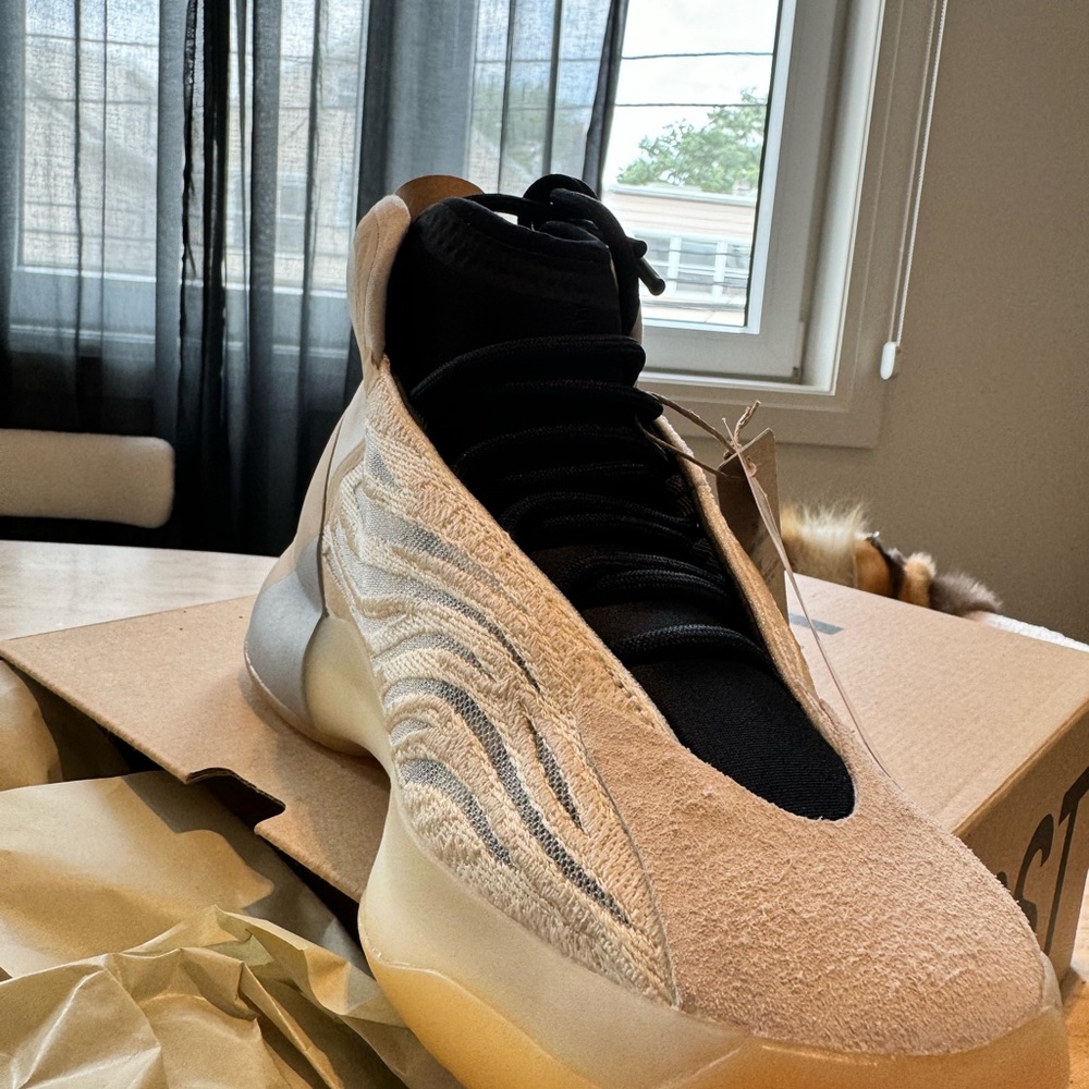 Yeezy Quantum - Picture 5 of 16